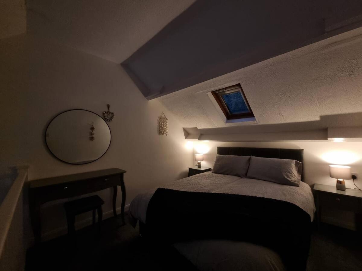 Cosy Moat House Cottage #6 ペンブローク エクステリア 写真